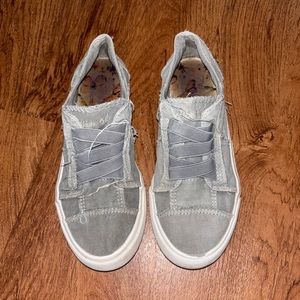 🩶 Blowfish Sneakers 🤍